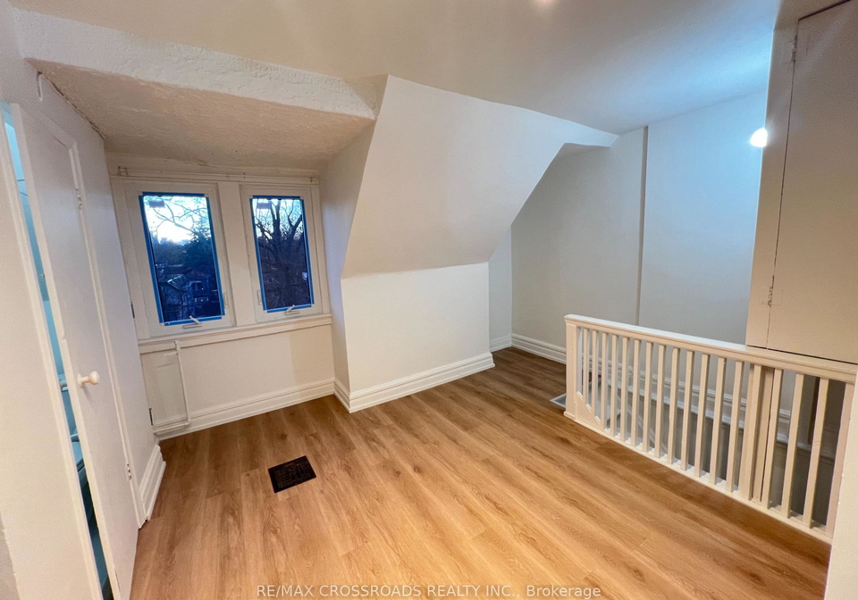 82-curzon-street-toronto-ontario-e12999432