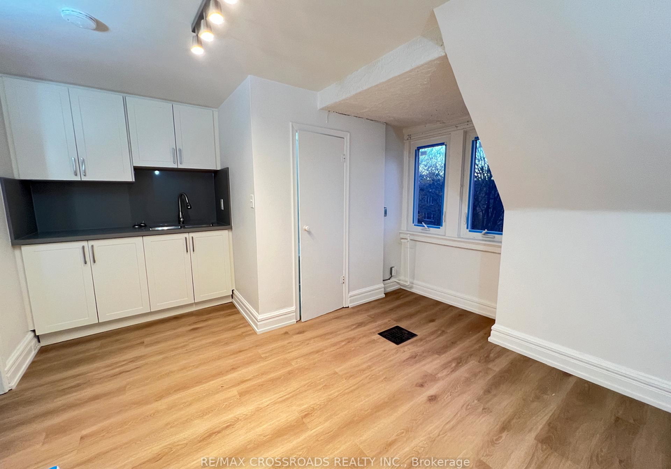 82-curzon-street-toronto-ontario-e12999432