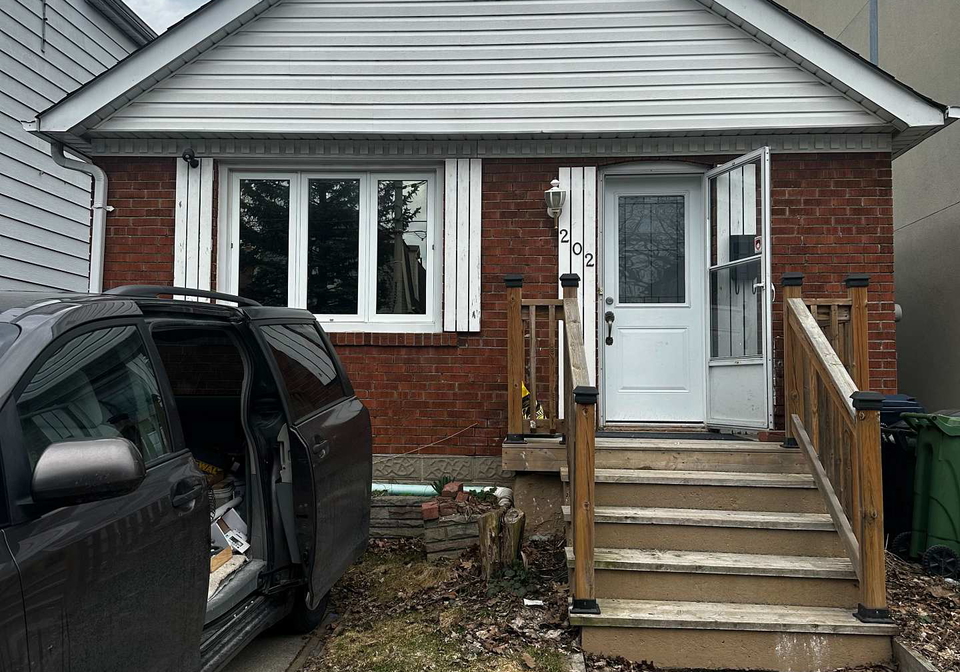 202-cedarvale-avenue-east-york-ontario-e13000568
