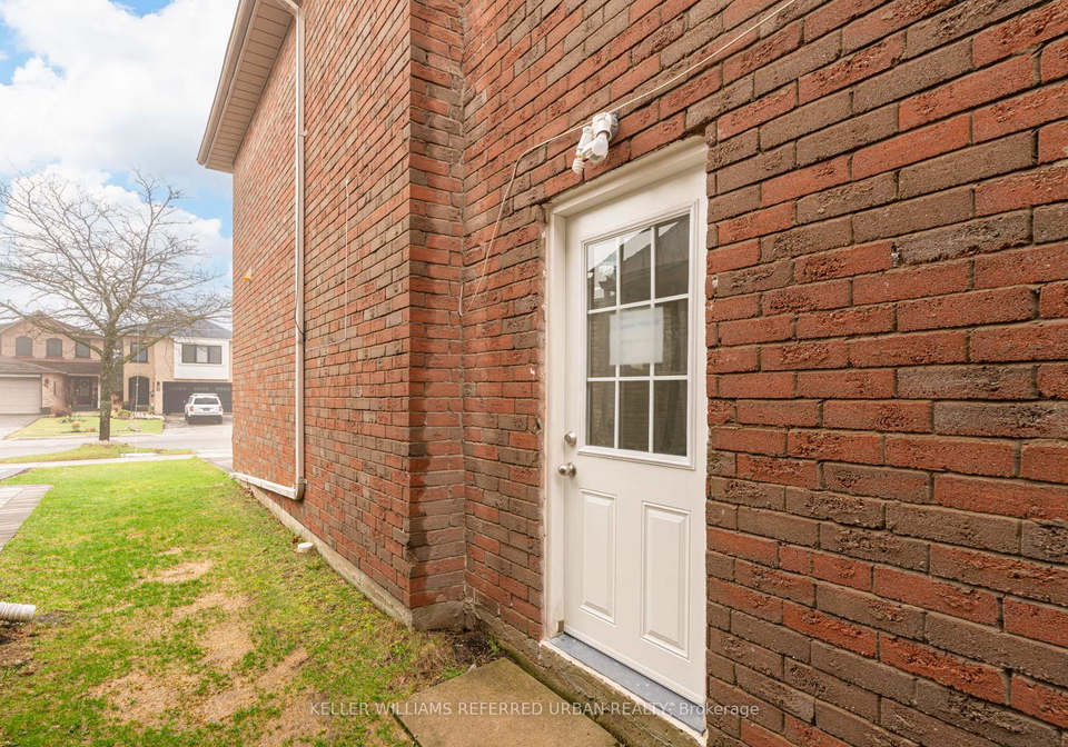 54-greybeaver-trail-scarborough-ontario-e13009046