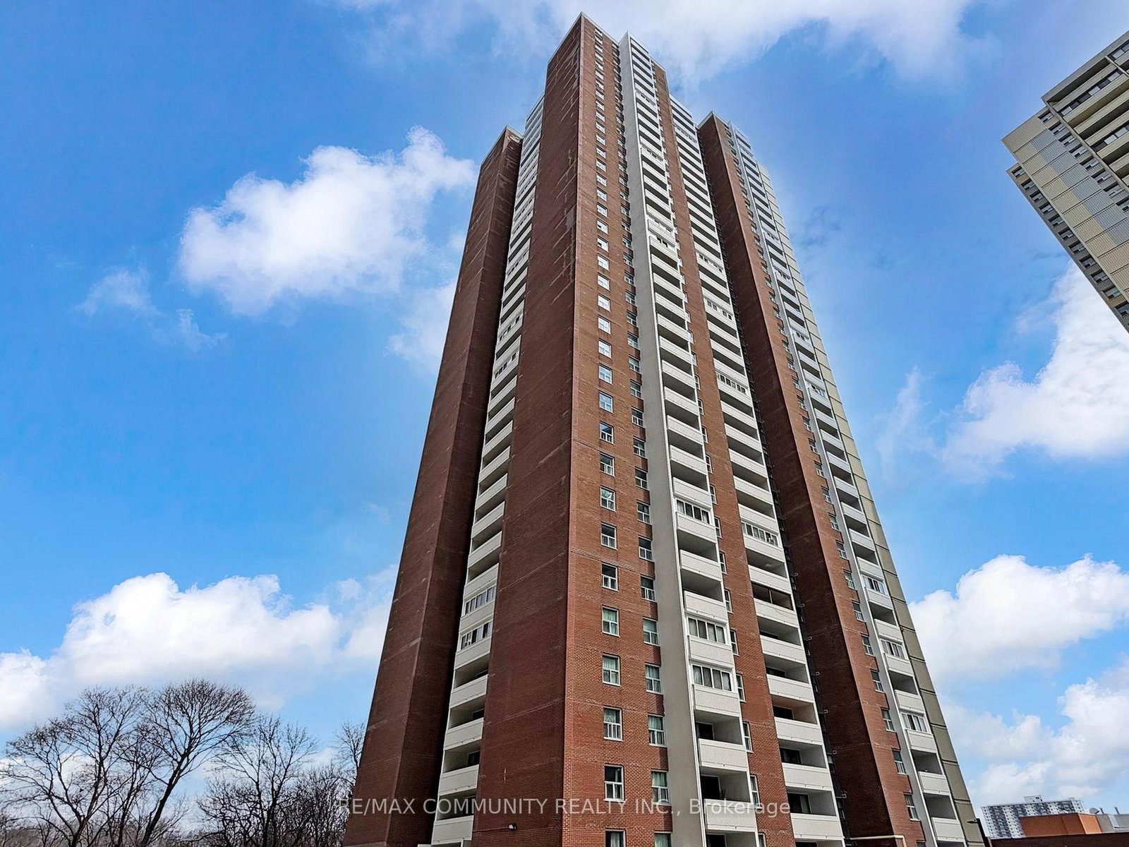 3-massey-square-east-york-ontario-e13009892