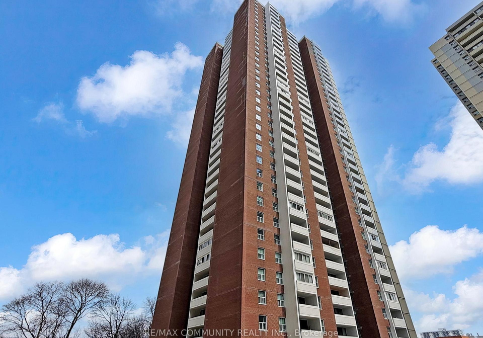3-massey-square-east-york-ontario-e13009892