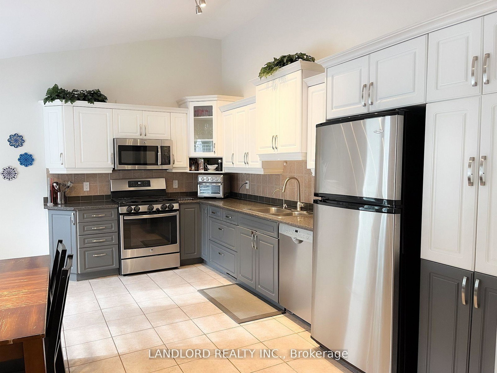 16-west-hill-drive-scarborough-ontario-e13011430