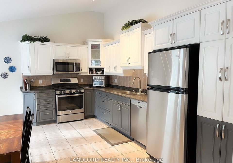 16-west-hill-drive-scarborough-ontario-e13011430