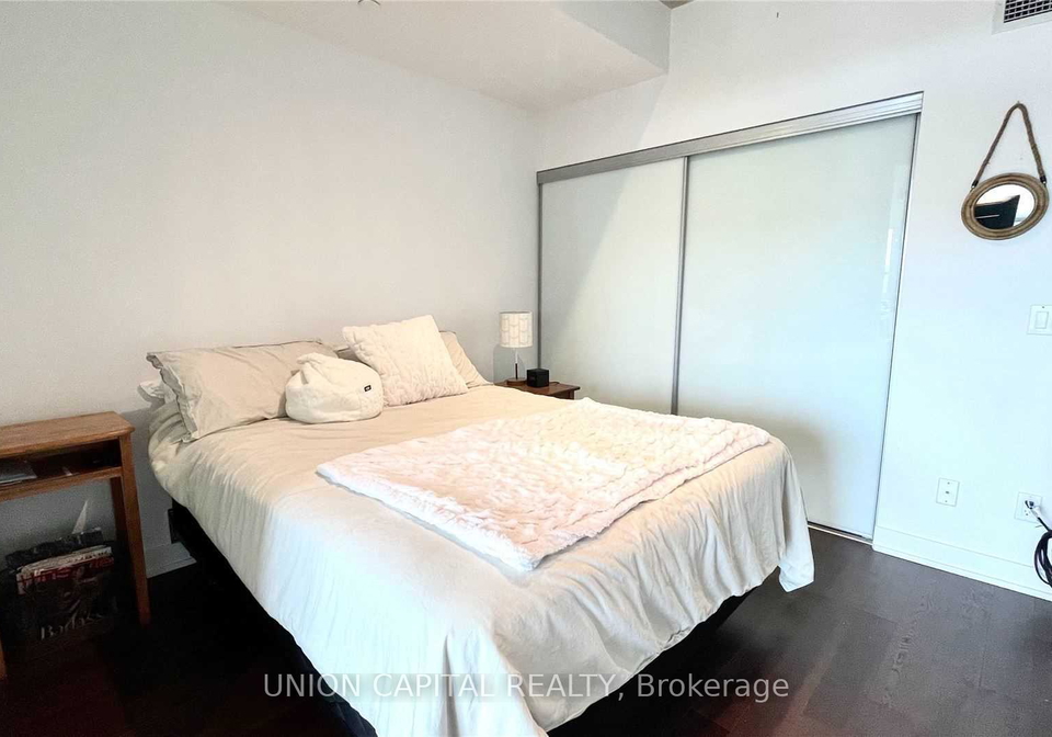 1190-dundas-street-e-toronto-ontario-e13011636