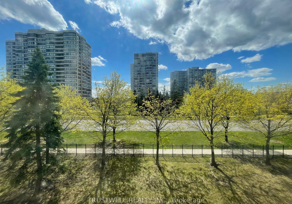 80-alton-towers-circle-scarborough-ontario-e13012386
