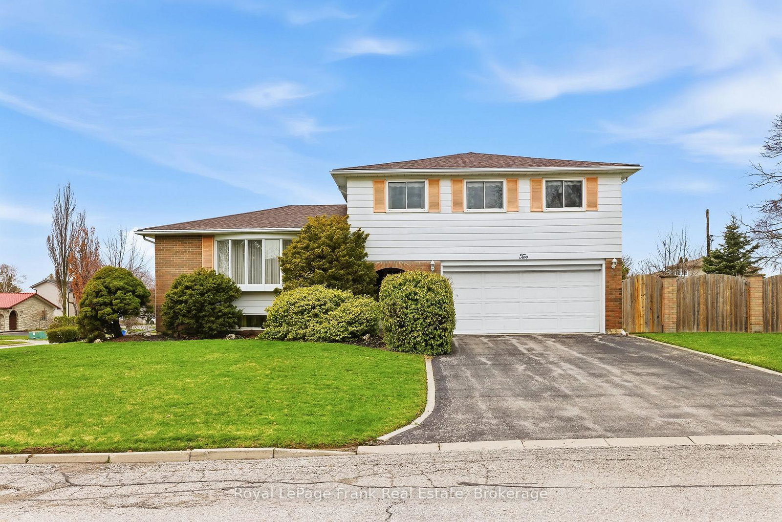 2-callen-court-ajax-ontario-e13013938