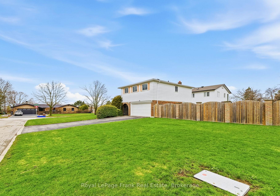2-callen-court-ajax-ontario-e13013938