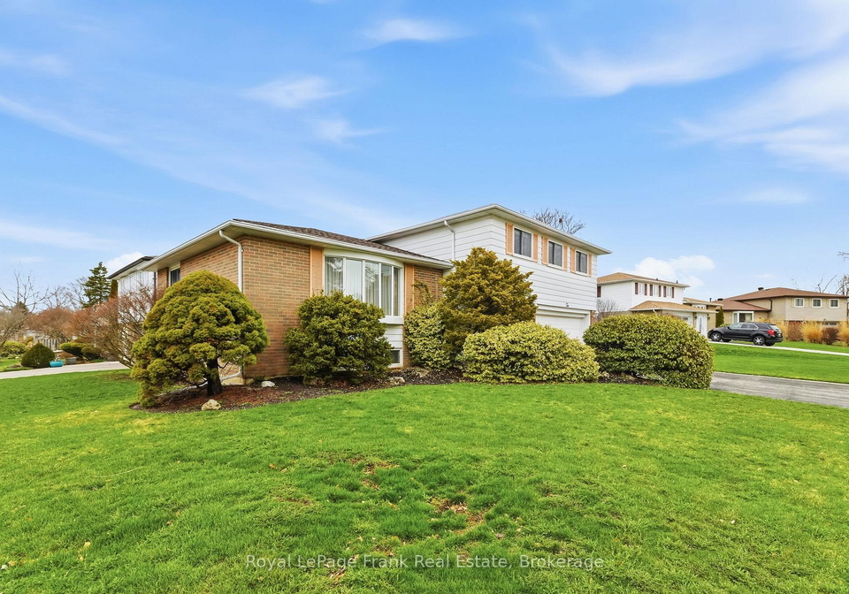 2-callen-court-ajax-ontario-e13013938