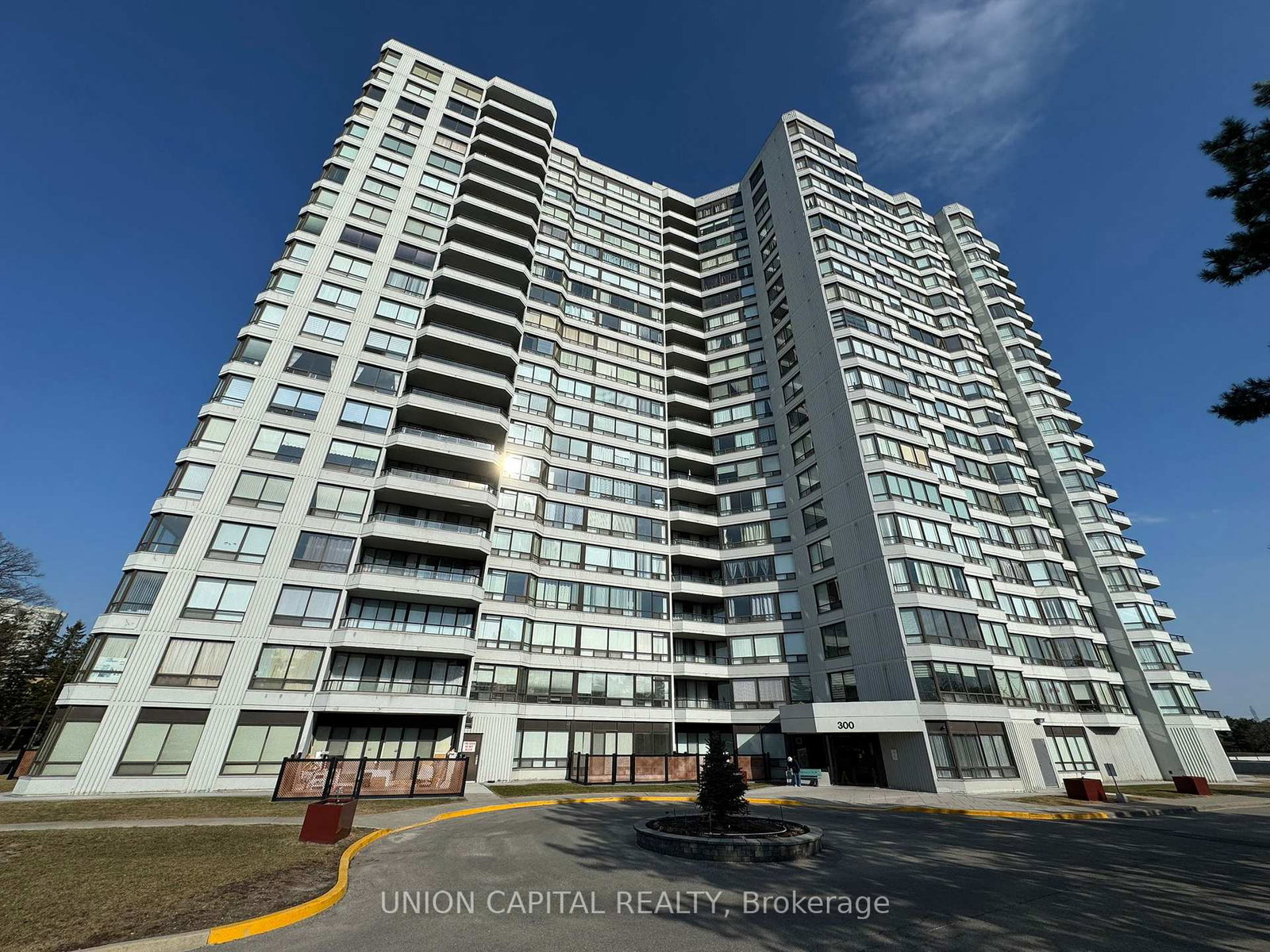 300-alton-towers-circle-scarborough-ontario-e13014366