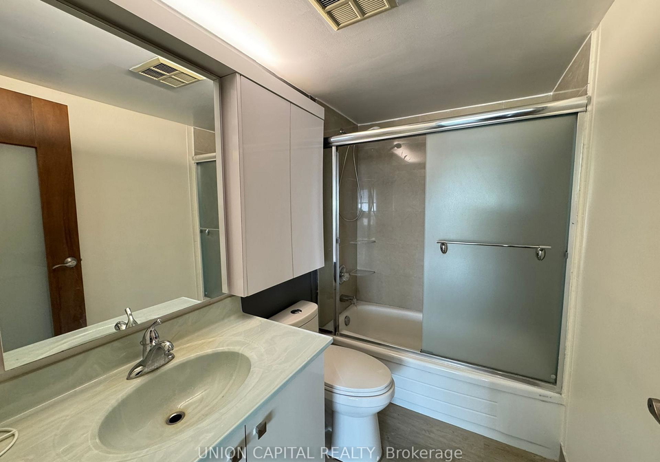 300-alton-towers-circle-scarborough-ontario-e13014366