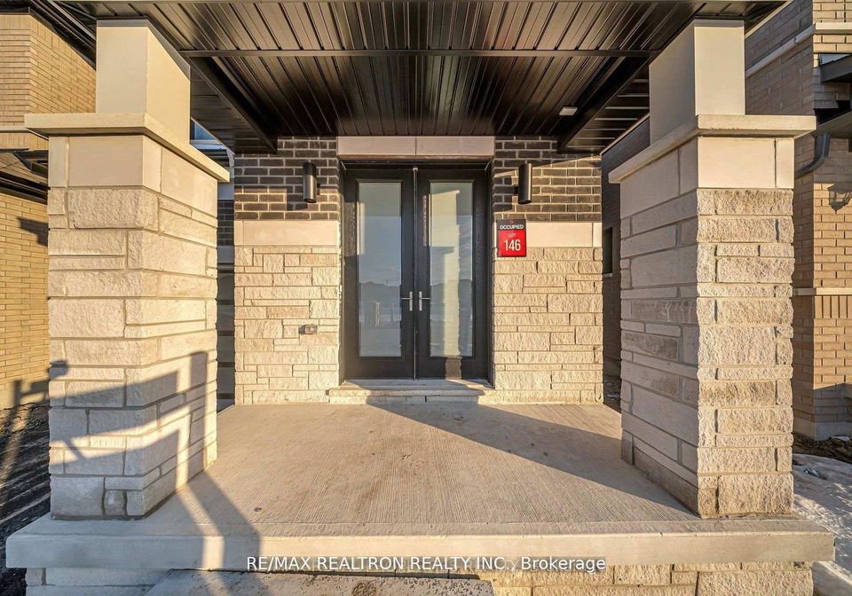 1053-zircon-manor-pickering-ontario-e13016264