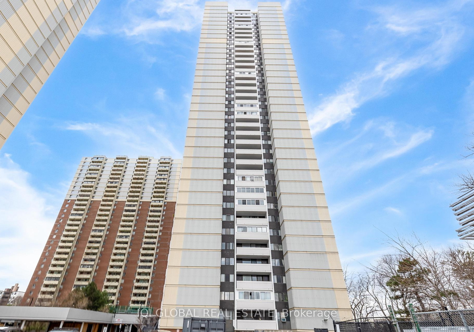 3-massey-square-east-york-ontario-e13016816