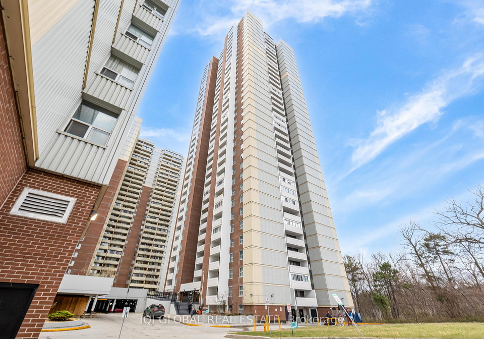 3-massey-square-east-york-ontario-e13016816