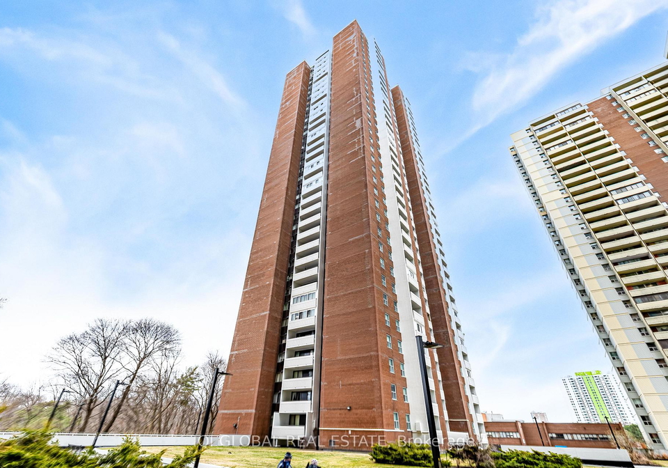 3-massey-square-east-york-ontario-e13016816