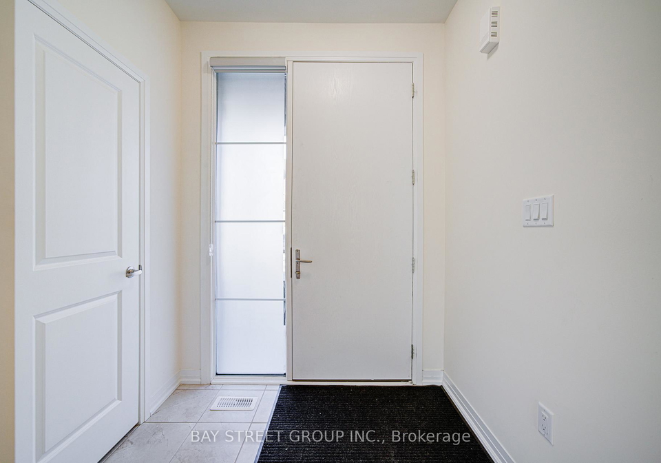 1091-pisces-trail-pickering-ontario-e13017092
