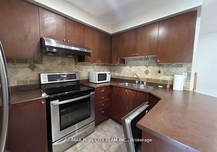10-cullcastle-street-w-ajax-ontario-e13021010