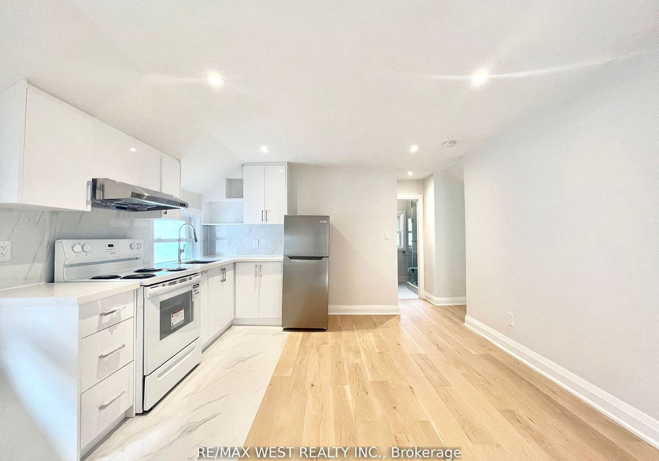 4-sutherland-avenue-east-york-ontario-e13023084