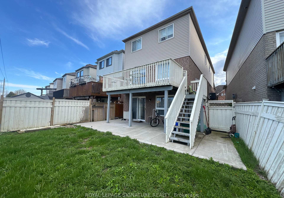 1585-avonmore-square-pickering-ontario-e13027968