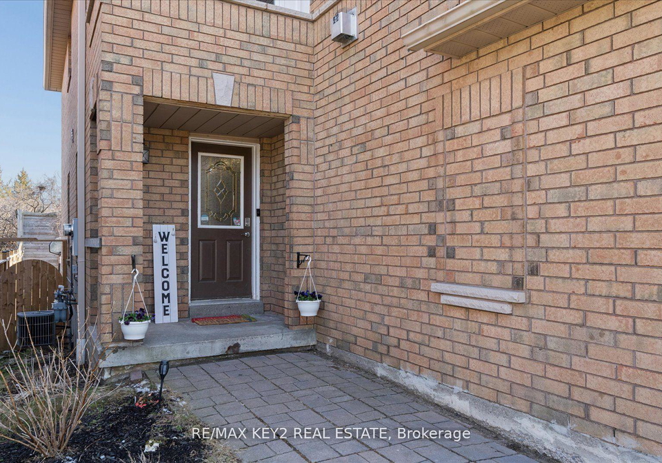 1652-autumn-crescent-pickering-ontario-e13028802