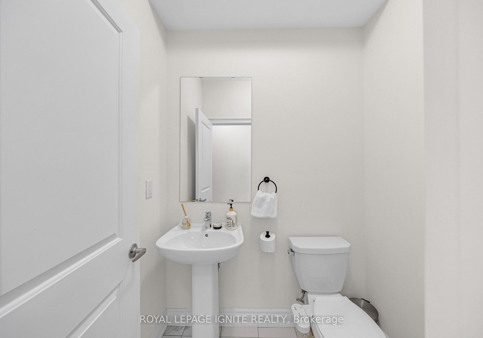 1030-skybridge-boulevard-pickering-ontario-e13031780