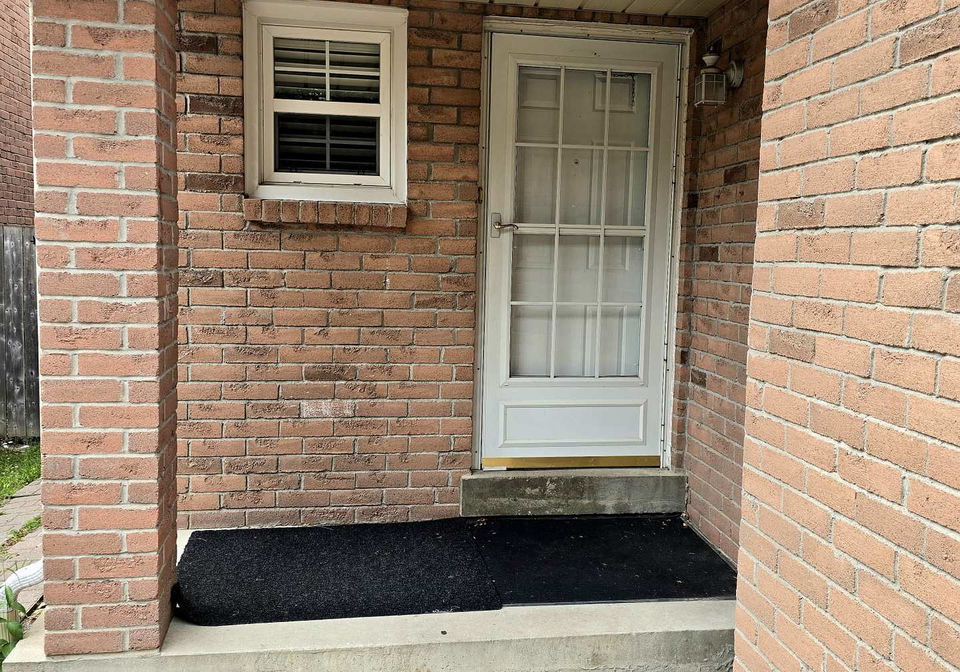 1592-marshcourt-drive-pickering-ontario-e13032186