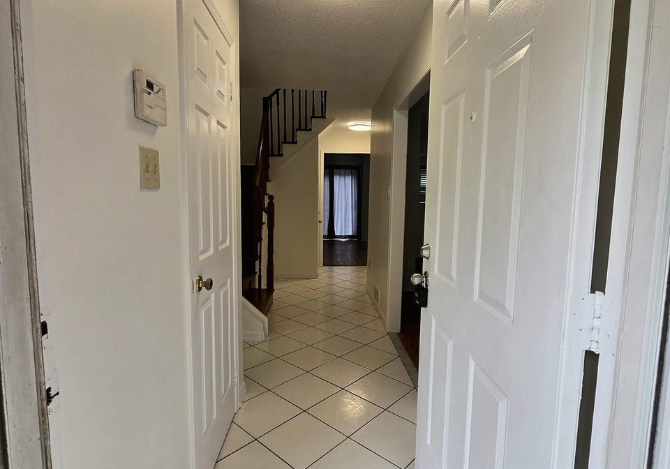 1592-marshcourt-drive-pickering-ontario-e13032186