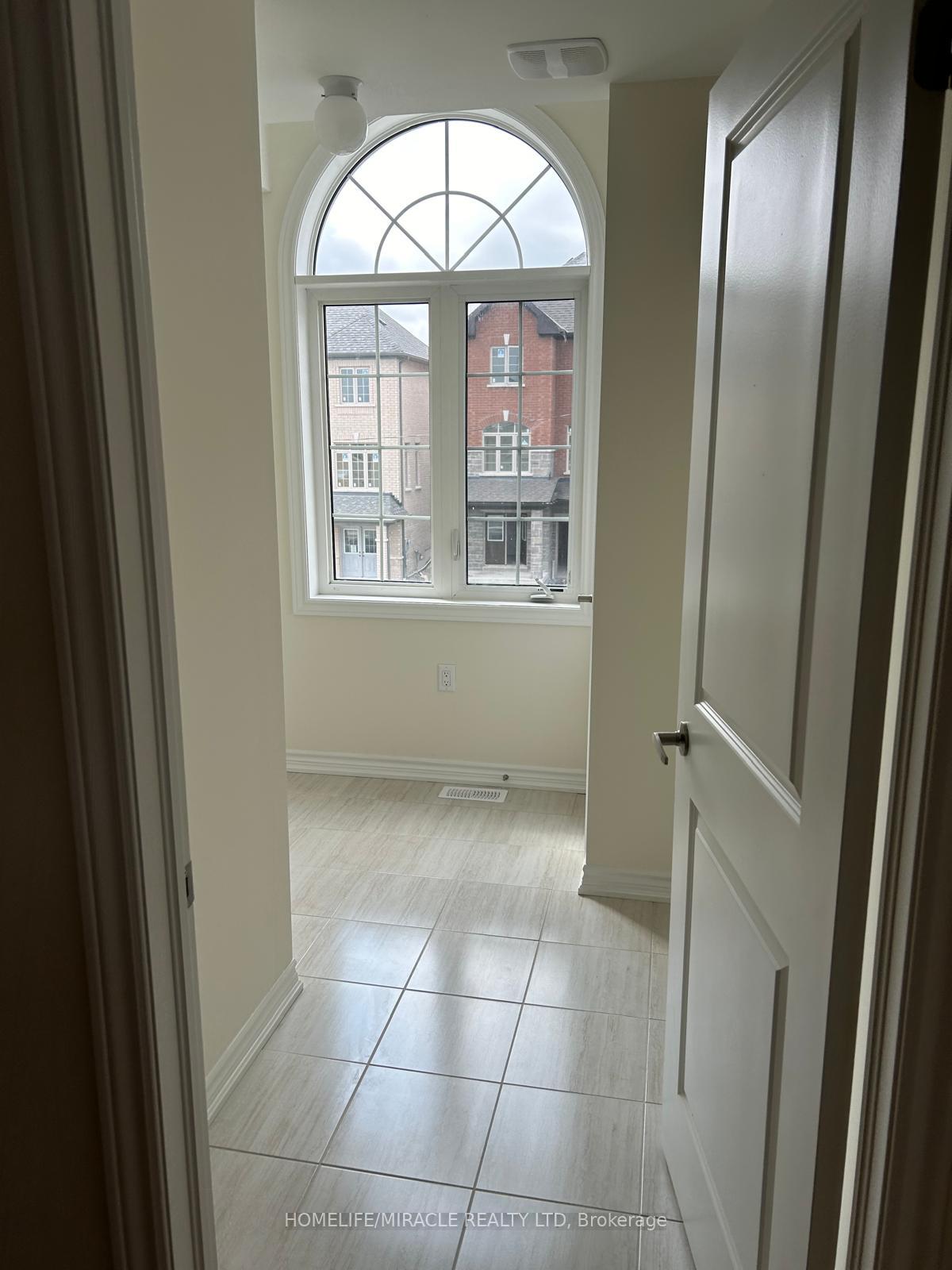 2547-hibiscus-drive-pickering-ontario-e13033320