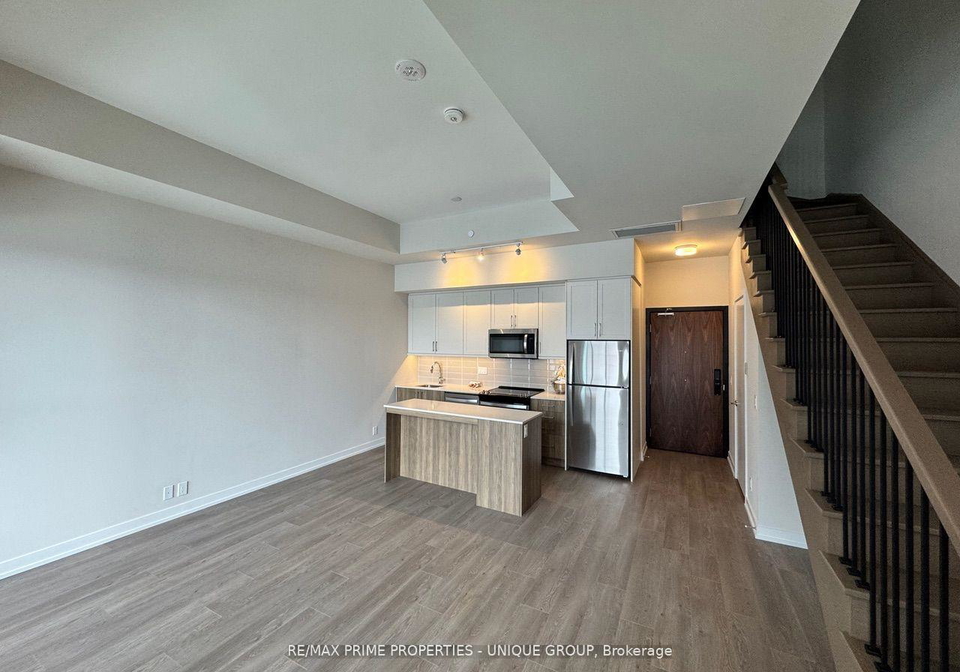 201-brock-street-s-whitby-ontario-e13035618