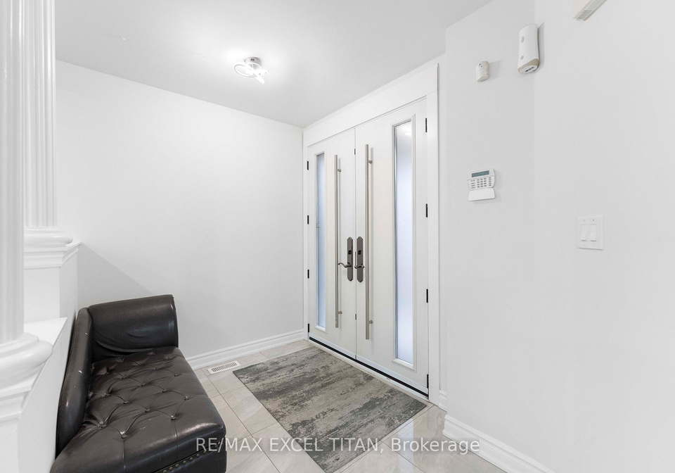 17-nieuwendyk-street-whitby-ontario-e13036008