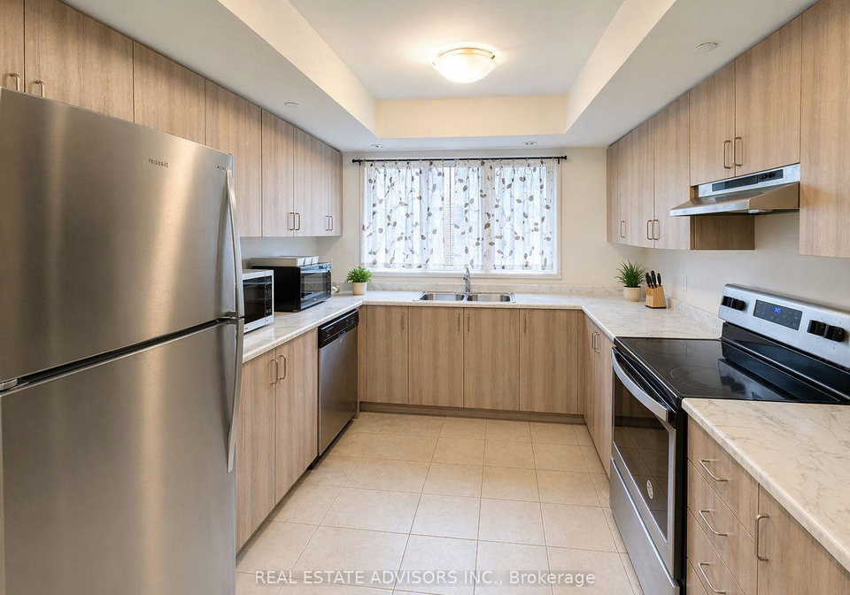 2696-deputy-minister-path-oshawa-ontario-e13041856