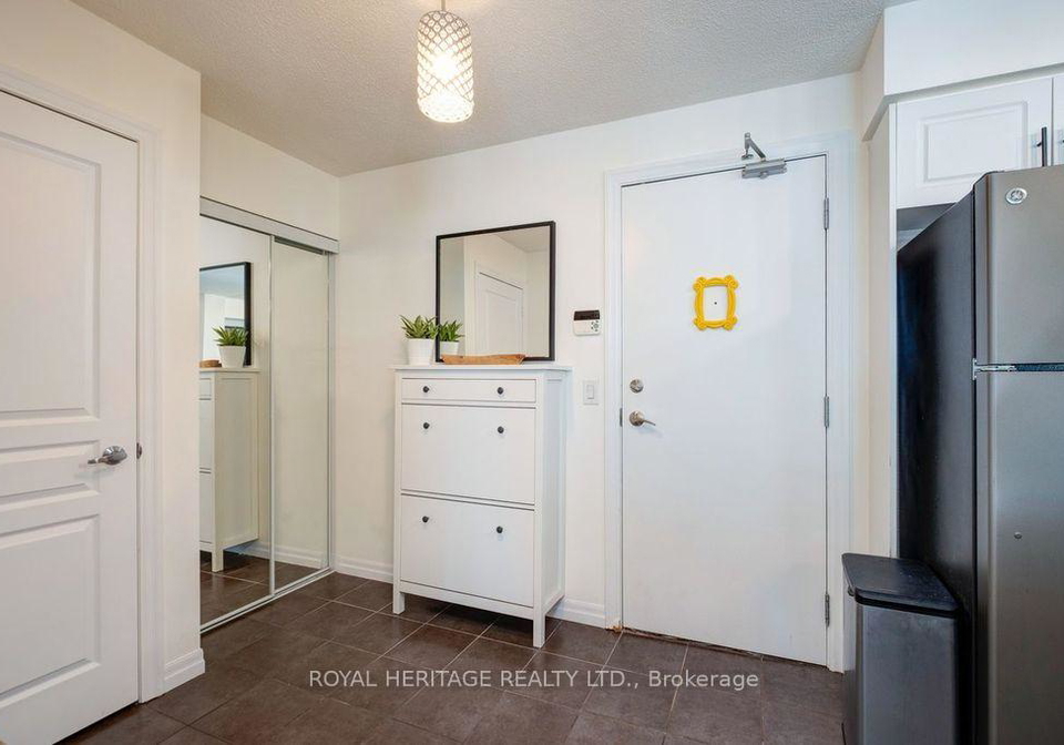 1600-charles-st-street-whitby-ontario-e13041922