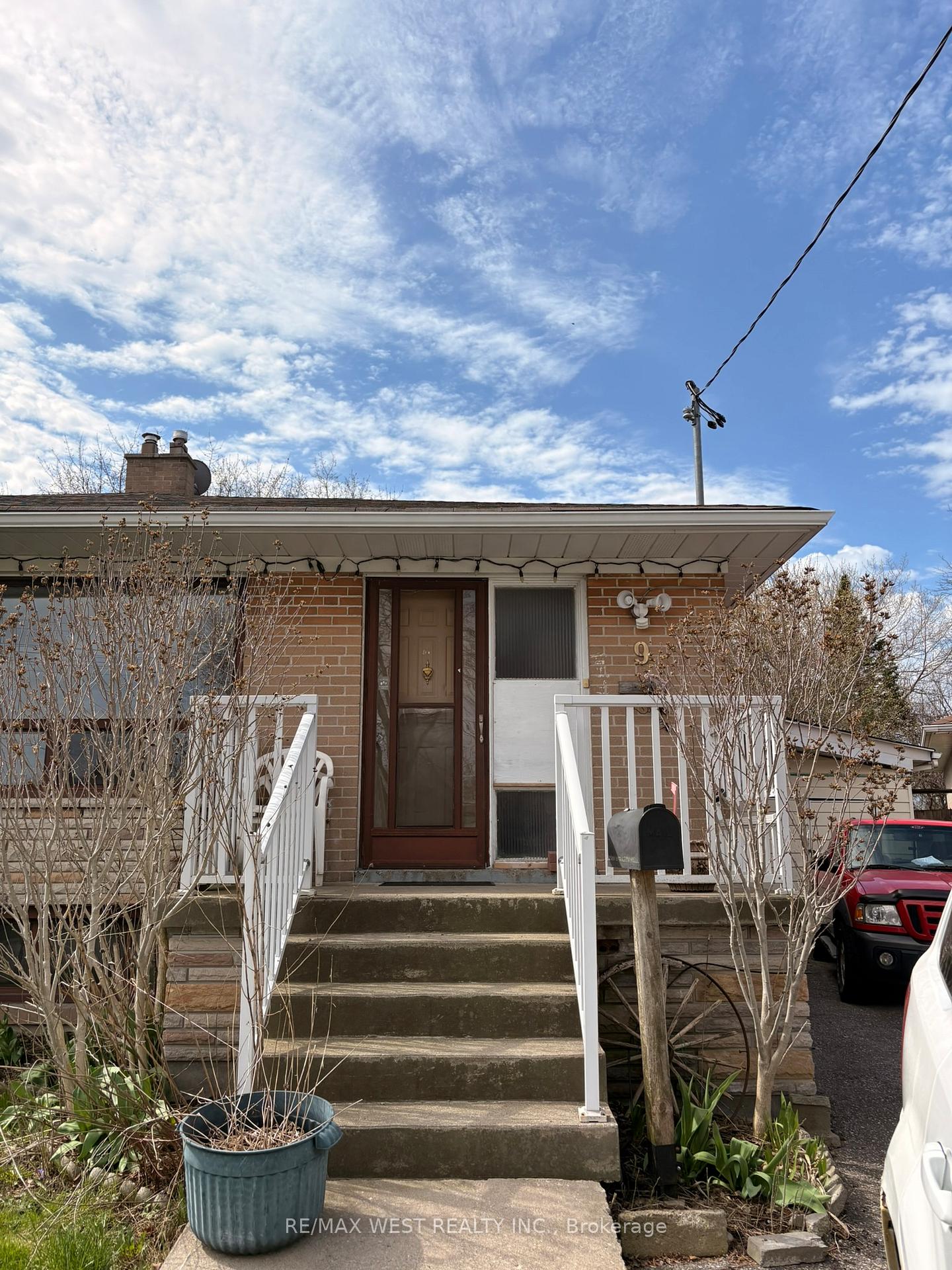 9-syracuse-crescent-scarborough-ontario-e13043596