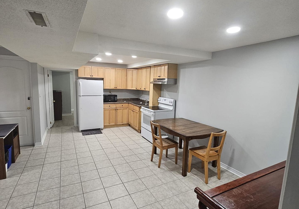 49-raponi-circle-scarborough-ontario-e13044506