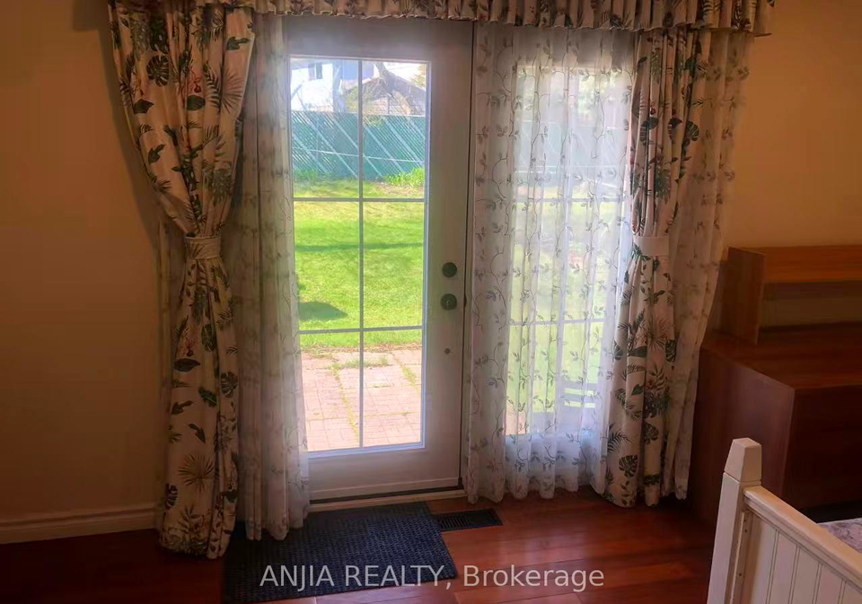 20-colinayre-crescent-scarborough-ontario-e13045594