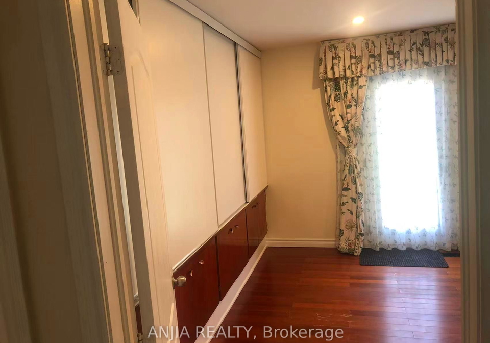 20-colinayre-crescent-scarborough-ontario-e13045594