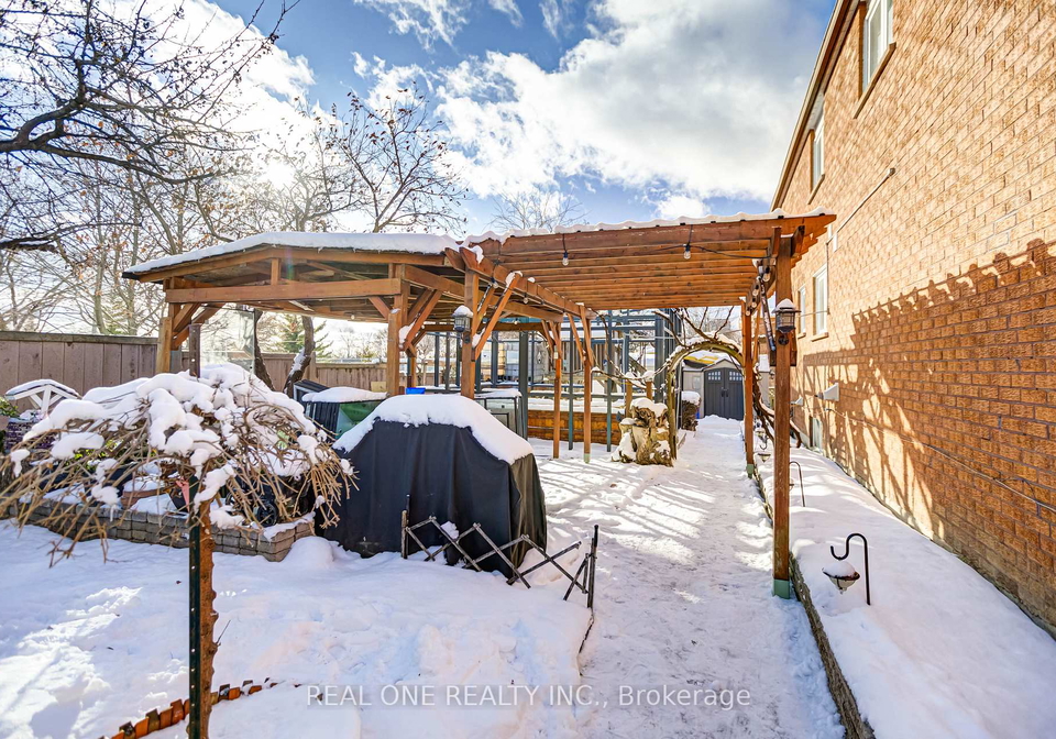 2-grittani-lane-scarborough-ontario-e13045804