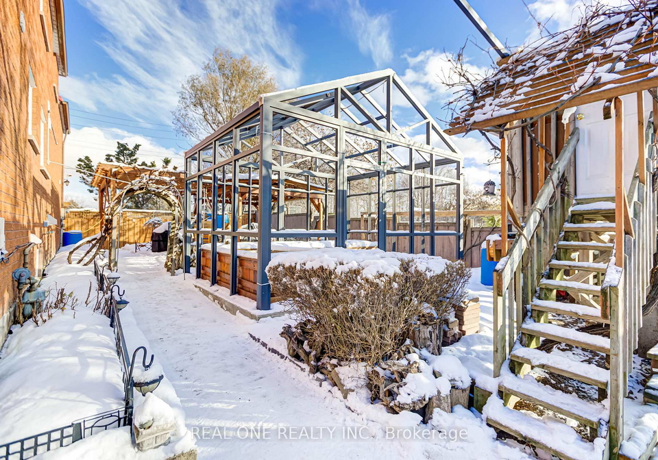 2-grittani-lane-scarborough-ontario-e13045804