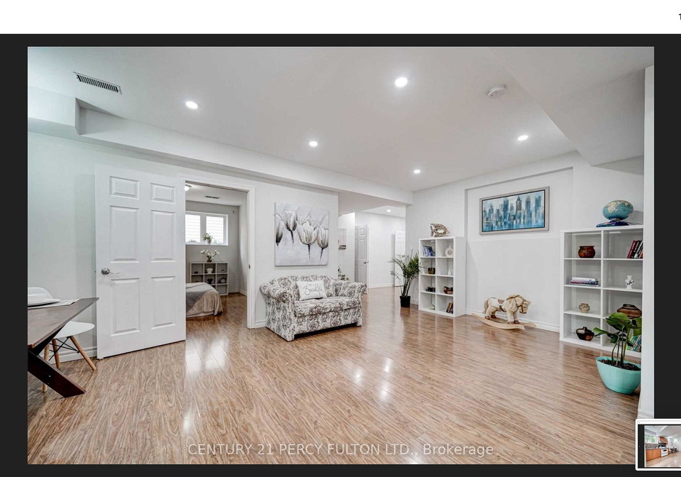 2359-pilgrim-square-oshawa-ontario-e13045944