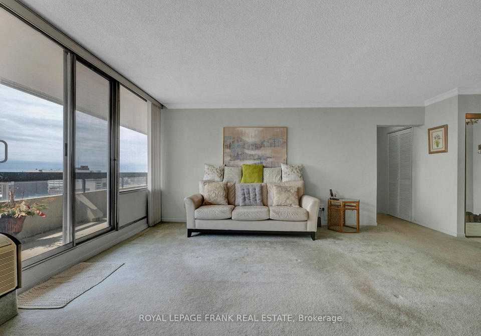 55-william-street-e-oshawa-ontario-e13047042