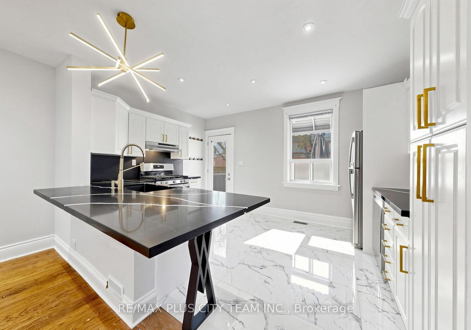 402-woodbine-avenue-toronto-ontario-e13049100