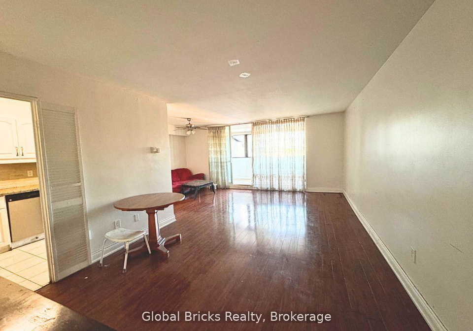 5-massey-square-east-york-ontario-e13055452