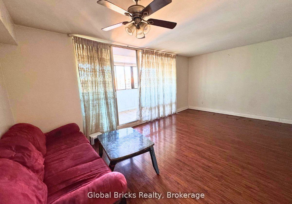 5-massey-square-east-york-ontario-e13055452