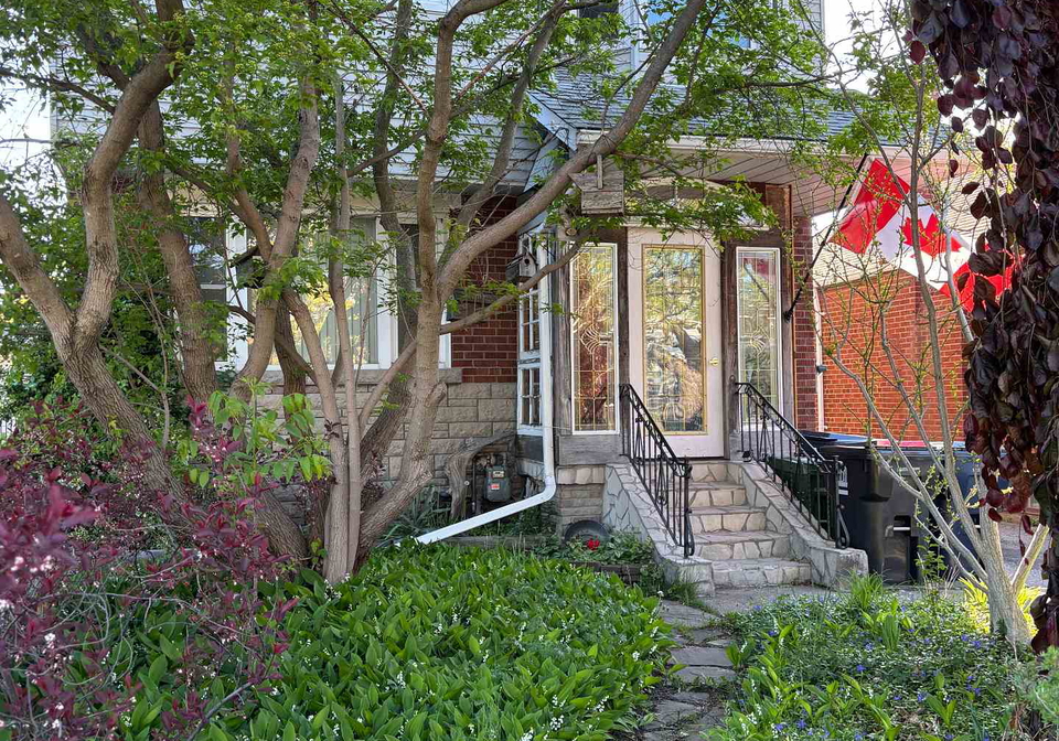 952-coxwell-avenue-east-york-ontario-e13055754