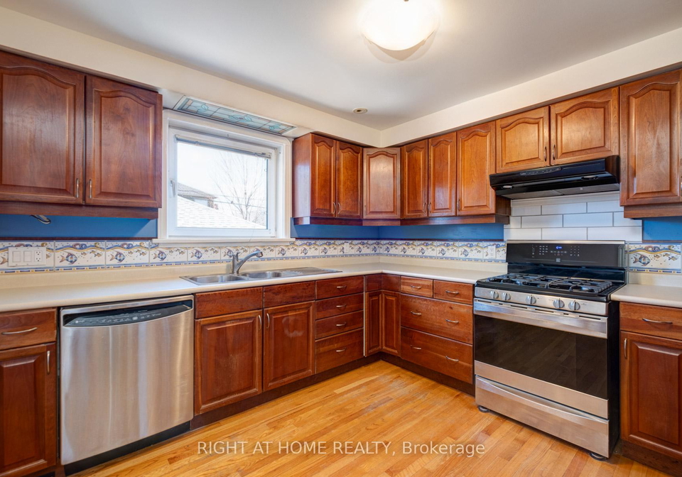 952-coxwell-avenue-east-york-ontario-e13055754