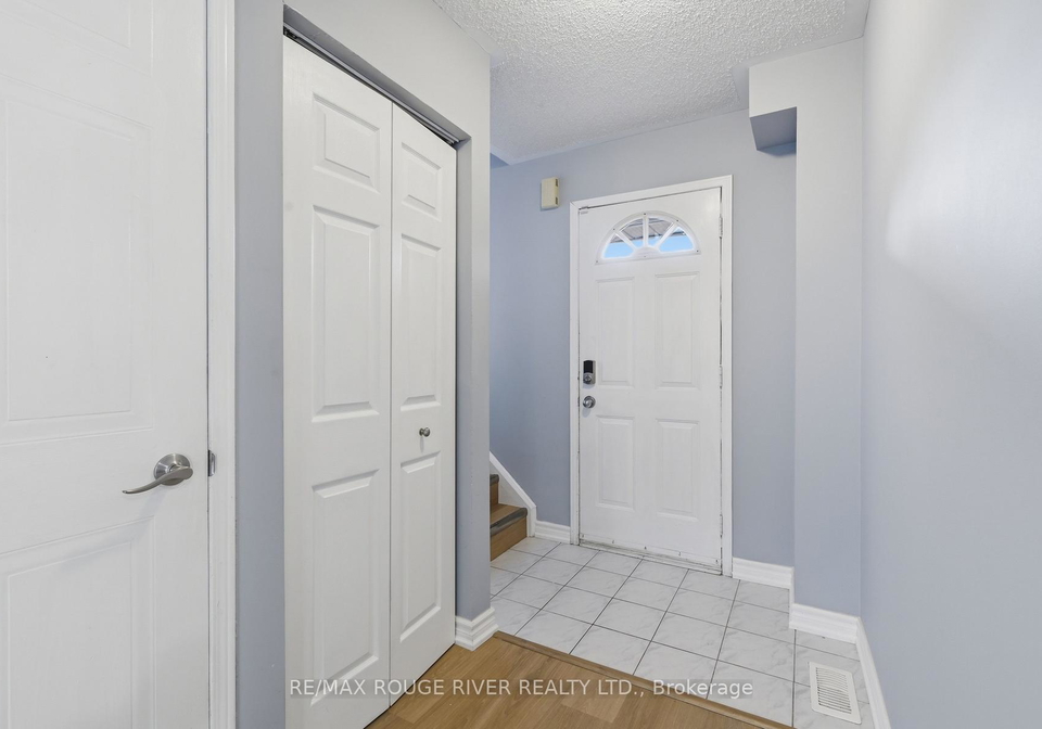 24-trewin-lane-clarington-ontario-e13057160