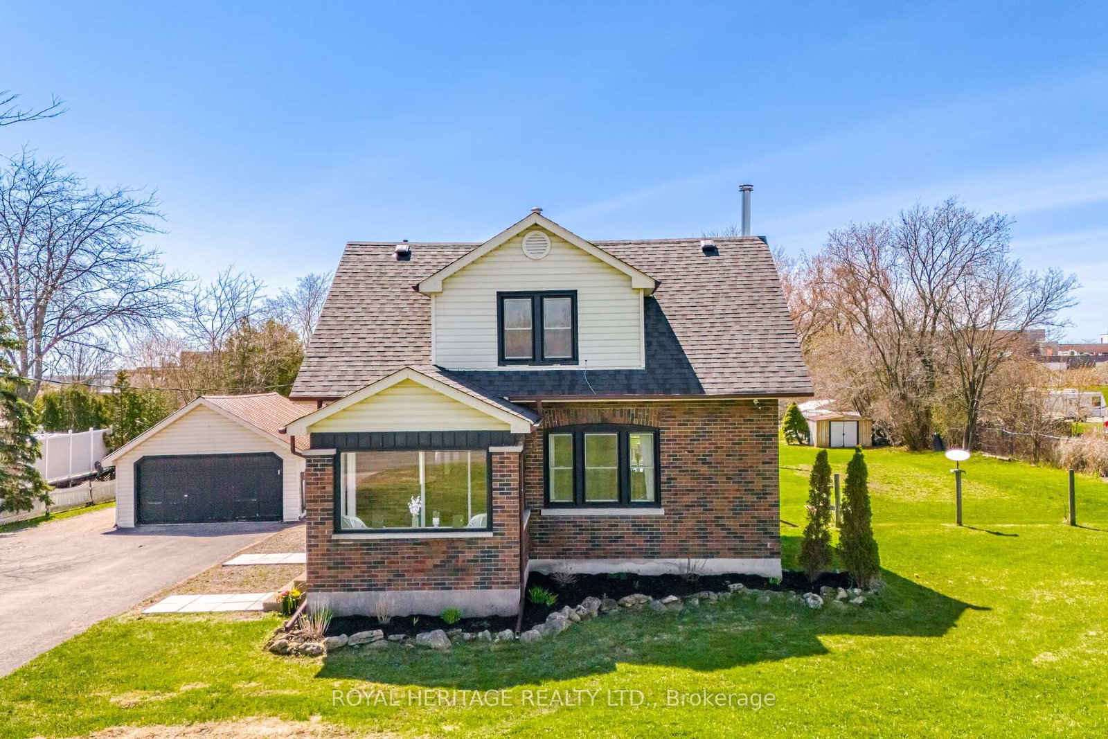 2203-highway-2-clarington-ontario-e13057232