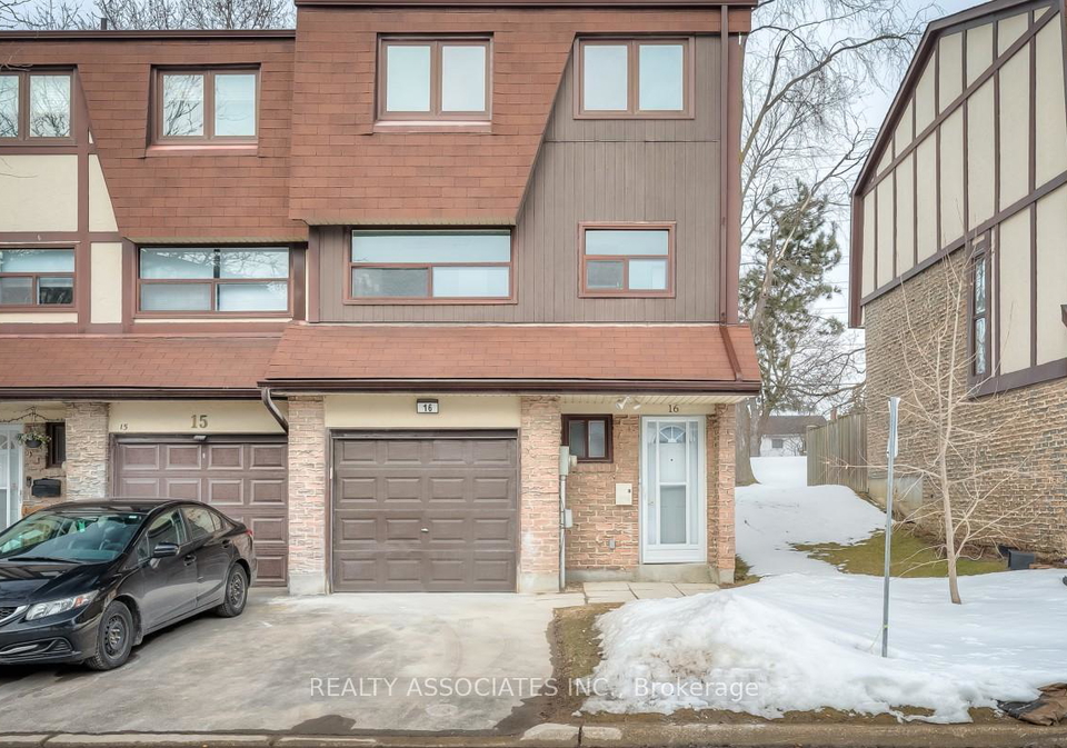 1975-memory-lane-pickering-ontario-e13058878