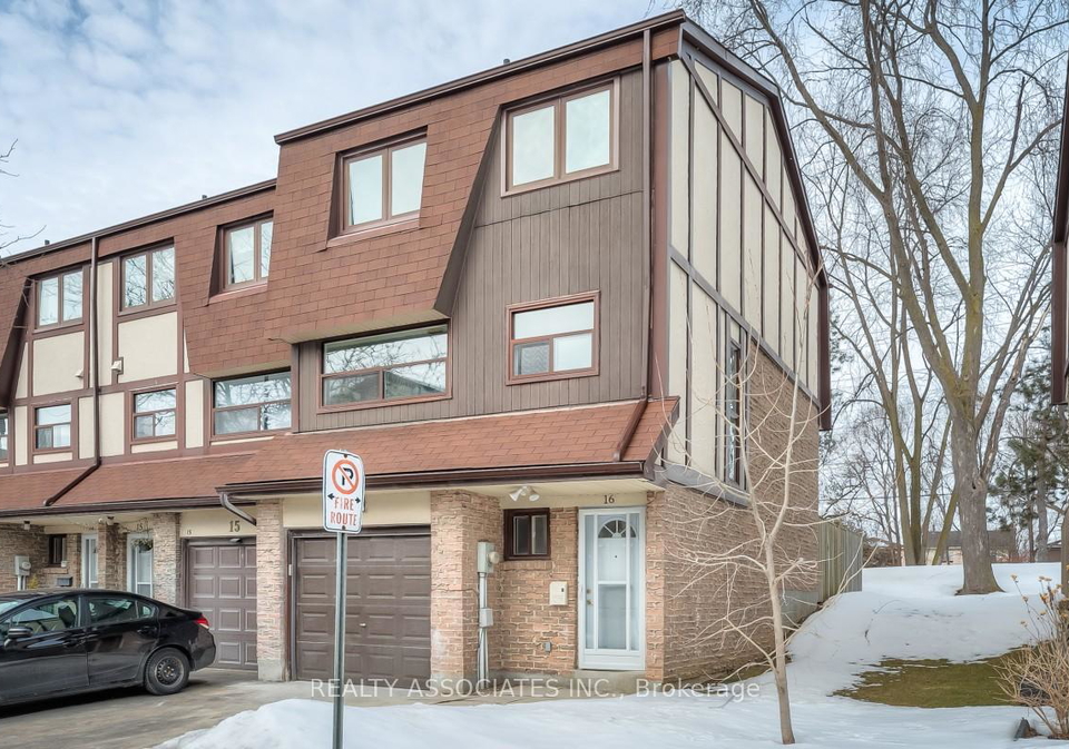 1975-memory-lane-pickering-ontario-e13058878