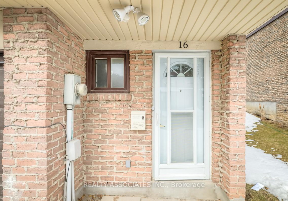 1975-memory-lane-pickering-ontario-e13058878